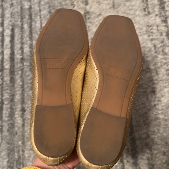 Nordstrom Rack Women’s Gold Alba Flats Square Toed Shoes Perforated Design - Picture 3 of 9